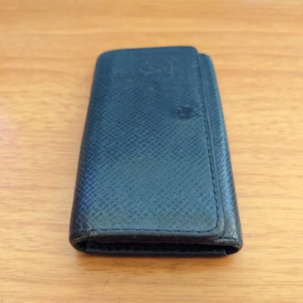 Louis Vuitton Taiga Key Holder/Wallet #906💥PRICE DROP💥
